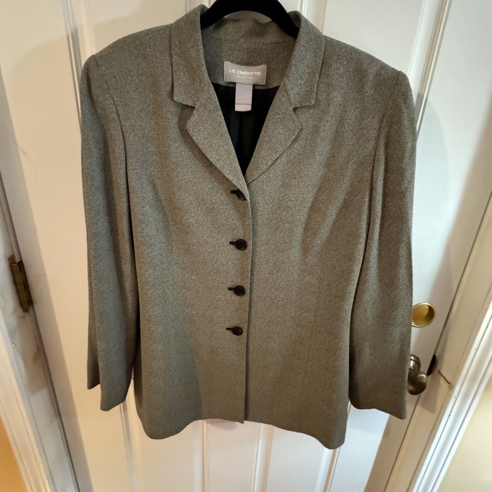 A Vintage Black & White Liz Claiborne Blazer Size 14.
